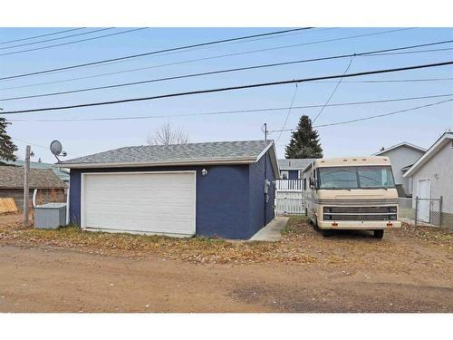 204 2 Avenue East, Hanna, AB - Outdoor With Exterior