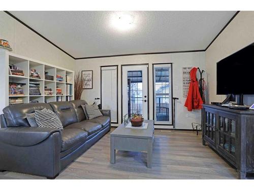 114 2 Avenue East, Delia, AB - Indoor Photo Showing Living Room