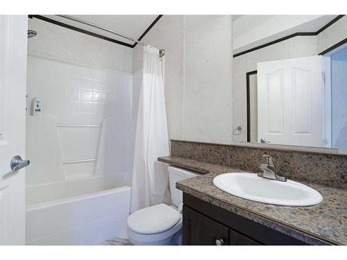 114 2 Avenue East, Delia, AB - Indoor Photo Showing Bathroom