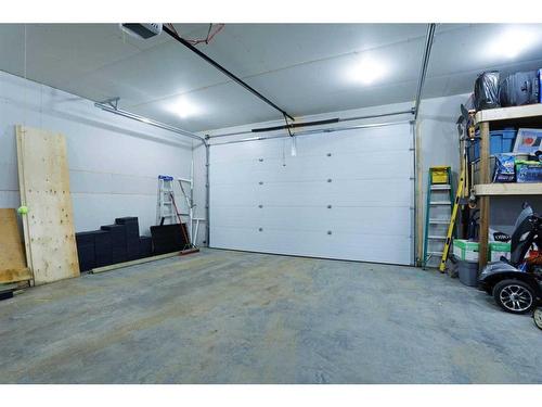 114 2 Avenue East, Delia, AB - Indoor Photo Showing Garage