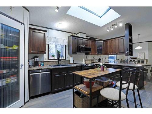 114 2 Avenue East, Delia, AB - Indoor Photo Showing Kitchen