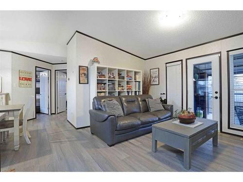 114 2 Avenue East, Delia, AB - Indoor Photo Showing Living Room