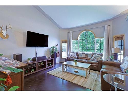 110 Upland Road, Brooks, AB - Indoor Photo Showing Living Room