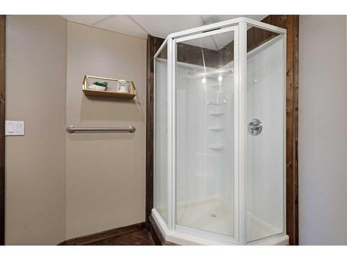 110 Upland Road, Brooks, AB - Indoor Photo Showing Bathroom