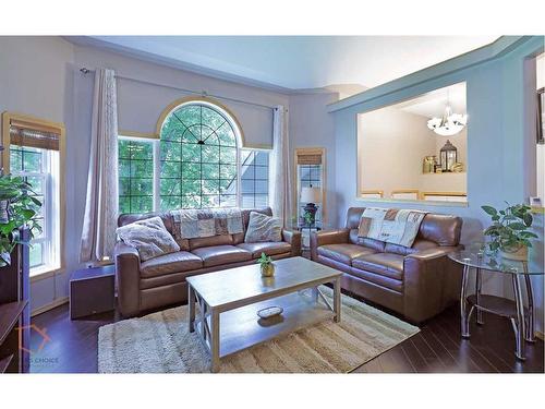 110 Upland Road, Brooks, AB - Indoor Photo Showing Living Room