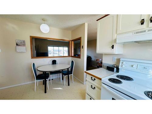 8 Spruce Drive, Drumheller, AB - Indoor Photo Showing Kitchen