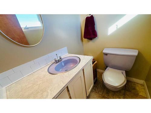 8 Spruce Drive, Drumheller, AB - Indoor Photo Showing Bathroom