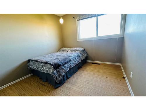 8 Spruce Drive, Drumheller, AB - Indoor Photo Showing Bedroom