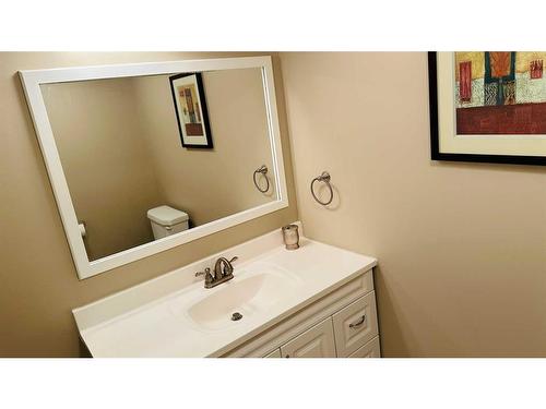 8 Spruce Drive, Drumheller, AB - Indoor Photo Showing Bathroom