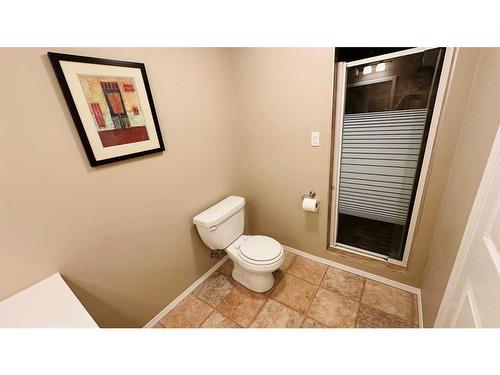 8 Spruce Drive, Drumheller, AB - Indoor Photo Showing Bathroom