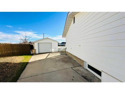 8 Spruce Drive, Drumheller, AB - Outdoor With Exterior