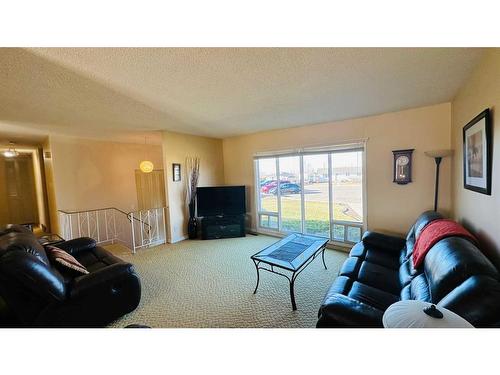 8 Spruce Drive, Drumheller, AB - Indoor Photo Showing Living Room