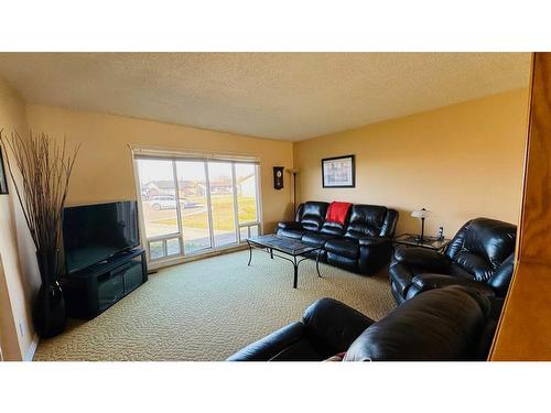 8 Spruce Drive, Drumheller, AB - Indoor Photo Showing Living Room