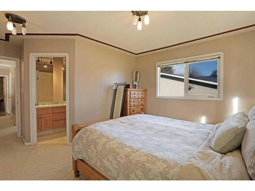 228 3 Street East, Duchess, AB - Indoor Photo Showing Bedroom