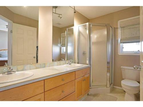 228 3 Street East, Duchess, AB - Indoor Photo Showing Bathroom