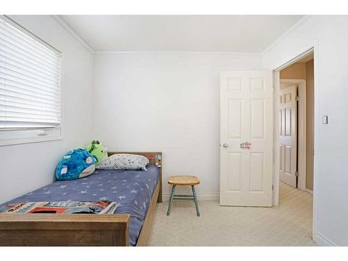 228 3 Street East, Duchess, AB - Indoor Photo Showing Bedroom