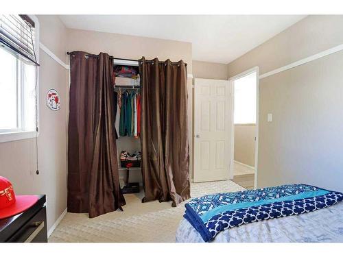 228 3 Street East, Duchess, AB - Indoor Photo Showing Bedroom