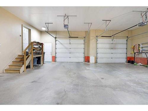 228 3 Street East, Duchess, AB - Indoor Photo Showing Garage