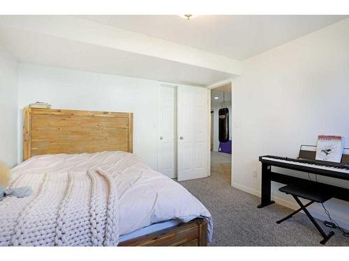 228 3 Street East, Duchess, AB - Indoor Photo Showing Bedroom