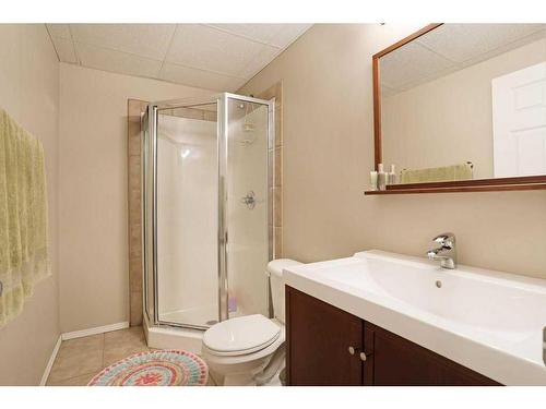 228 3 Street East, Duchess, AB - Indoor Photo Showing Bathroom