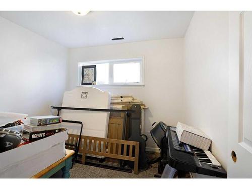 228 3 Street East, Duchess, AB - Indoor