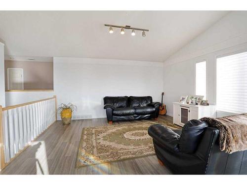 228 3 Street East, Duchess, AB - Indoor Photo Showing Living Room