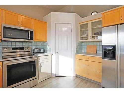 228 3 Street East, Duchess, AB - Indoor Photo Showing Kitchen