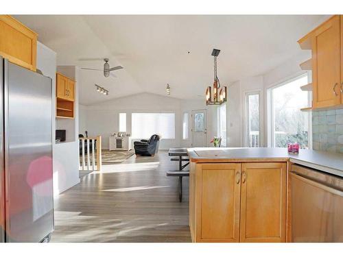 228 3 Street East, Duchess, AB - Indoor Photo Showing Kitchen