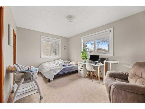 4609 47 Avenue, Olds, AB - Indoor Photo Showing Bedroom