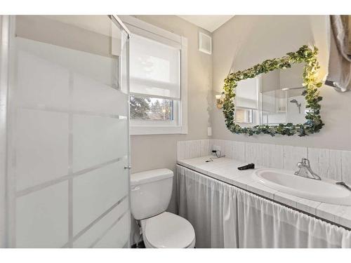 4609 47 Avenue, Olds, AB - Indoor Photo Showing Bathroom