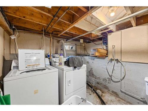 4609 47 Avenue, Olds, AB - Indoor Photo Showing Laundry Room