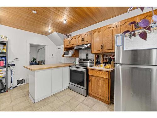 4601 47 Avenue, Olds, AB - Indoor Photo Showing Kitchen