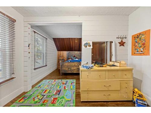 4601 47 Avenue, Olds, AB - Indoor Photo Showing Bedroom