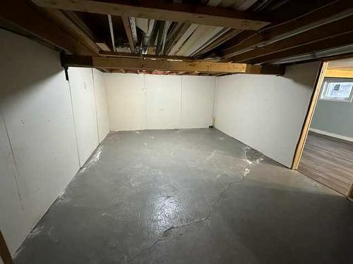 307 3 Avenue West, Hanna, AB - Indoor Photo Showing Basement