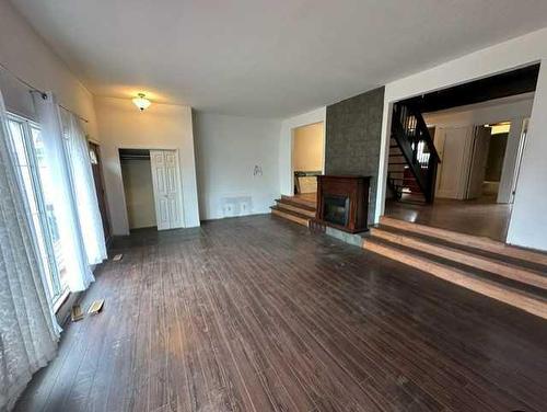 307 3 Avenue West, Hanna, AB - Indoor With Fireplace