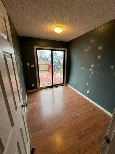 307 3 Avenue West, Hanna, AB - Indoor Photo Showing Other Room