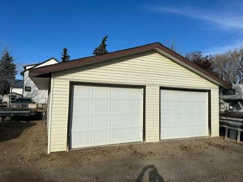 309 4 Avenue East, Hanna, AB - Outdoor With Exterior