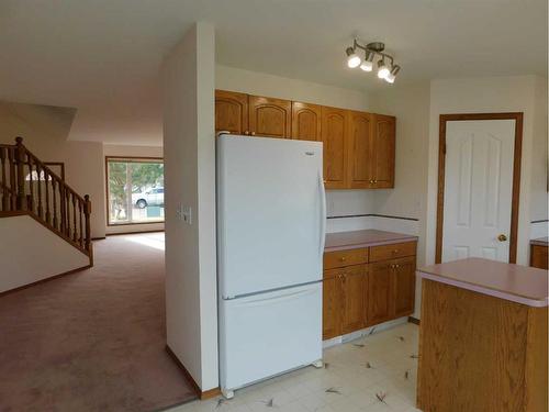 48 Kellington Close, Brooks, AB - Indoor Photo Showing Kitchen