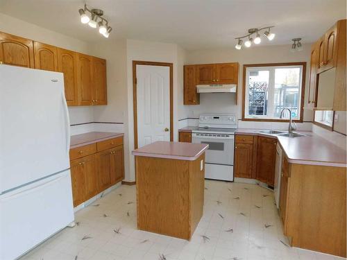 48 Kellington Close, Brooks, AB - Indoor Photo Showing Kitchen With Double Sink