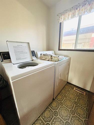 412 Main Street, Oyen, AB - Indoor Photo Showing Laundry Room