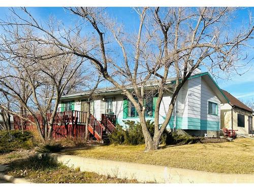 412 Main Street, Oyen, AB - Outdoor