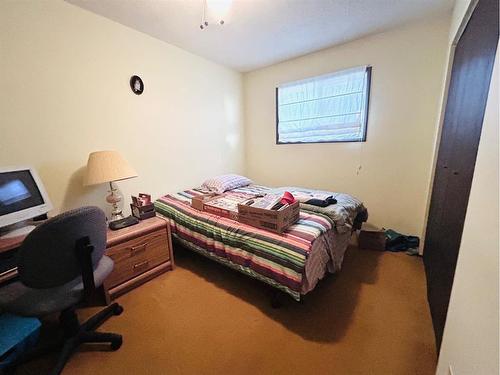 412 Main Street, Oyen, AB - Indoor Photo Showing Bedroom