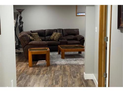 31 Ludor Close East, Brooks, AB - Indoor Photo Showing Living Room