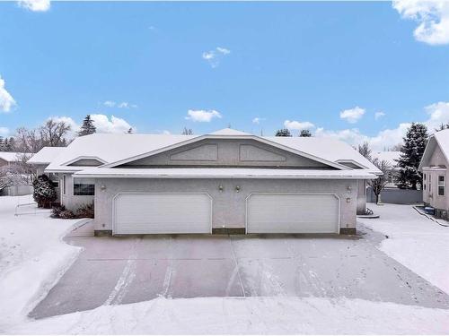 31 Ludor Close East, Brooks, AB - Indoor Photo Showing Living Room With Fireplace