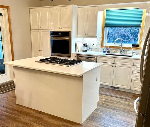 31 Ludor Close East, Brooks, AB - Indoor Photo Showing Kitchen