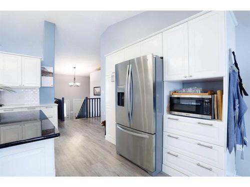 200 Laura Avenue West, Duchess, AB - Indoor Photo Showing Kitchen