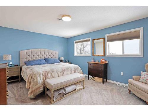 200 Laura Avenue West, Duchess, AB - Indoor Photo Showing Bedroom