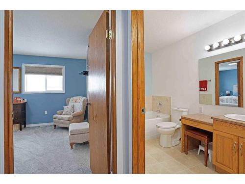 200 Laura Avenue West, Duchess, AB - Indoor Photo Showing Bathroom