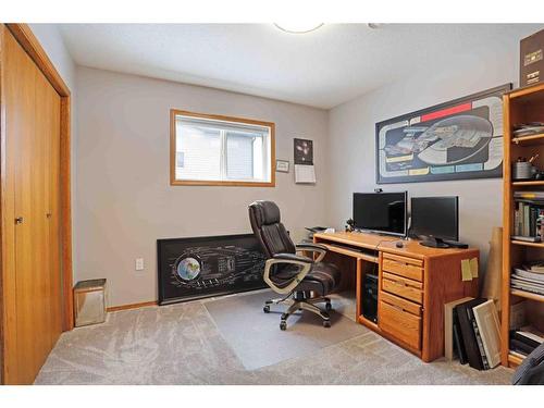 200 Laura Avenue West, Duchess, AB - Indoor Photo Showing Office