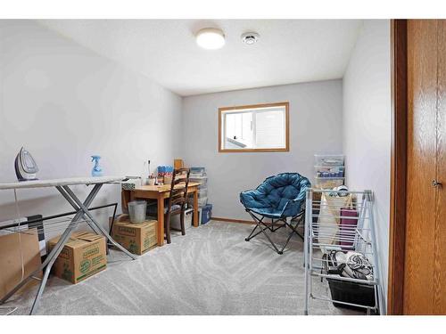 200 Laura Avenue West, Duchess, AB - Indoor